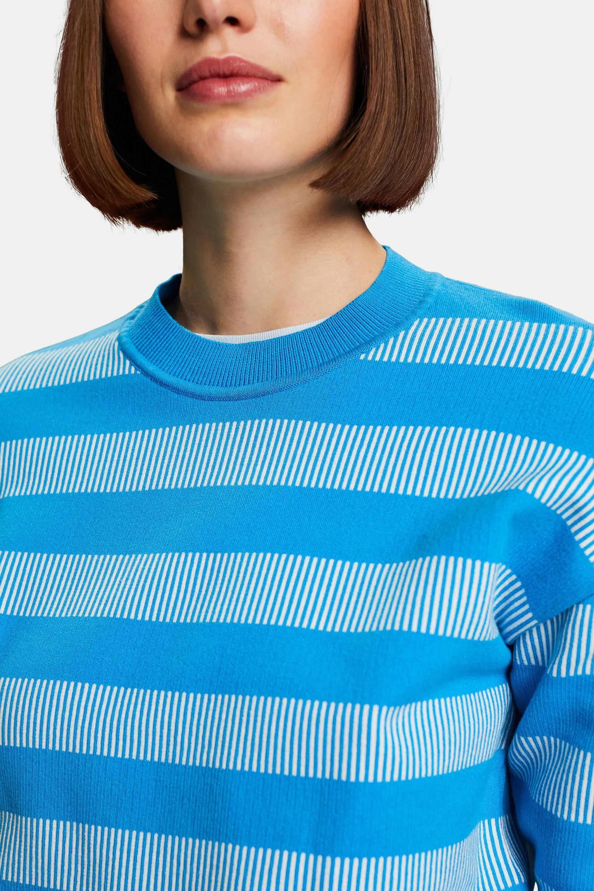 Pullover girocollo a righe jacquard